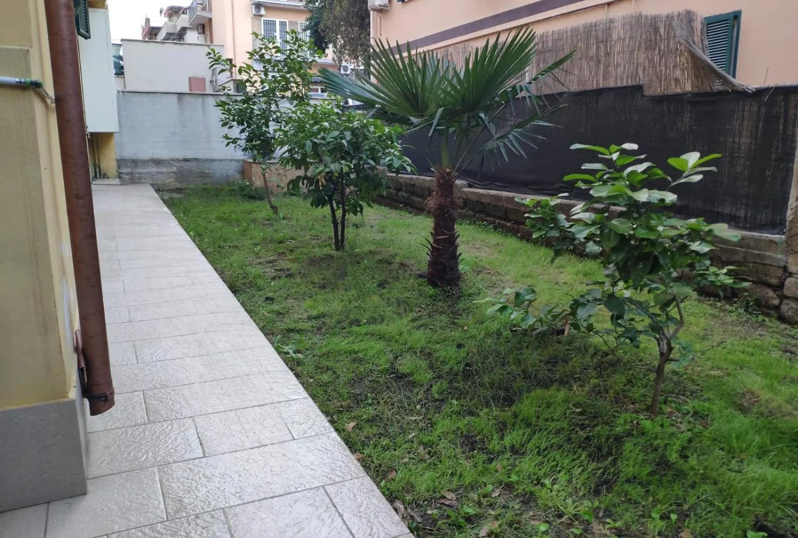Deluxe Room With Private Kitchen And Garden - Close To Metro C Rome Guest house
